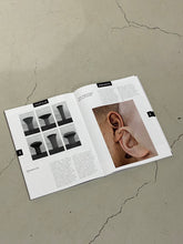Load image into Gallery viewer, FOAM MAGAZINE #66 : MISSING MIRROR — PHOTOGRAPHY THROUGH THE LENS OF AI.