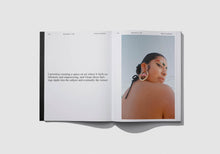 Load image into Gallery viewer, WHO AM I? I AM. / Galerie Kernweine x Staatsgalerie