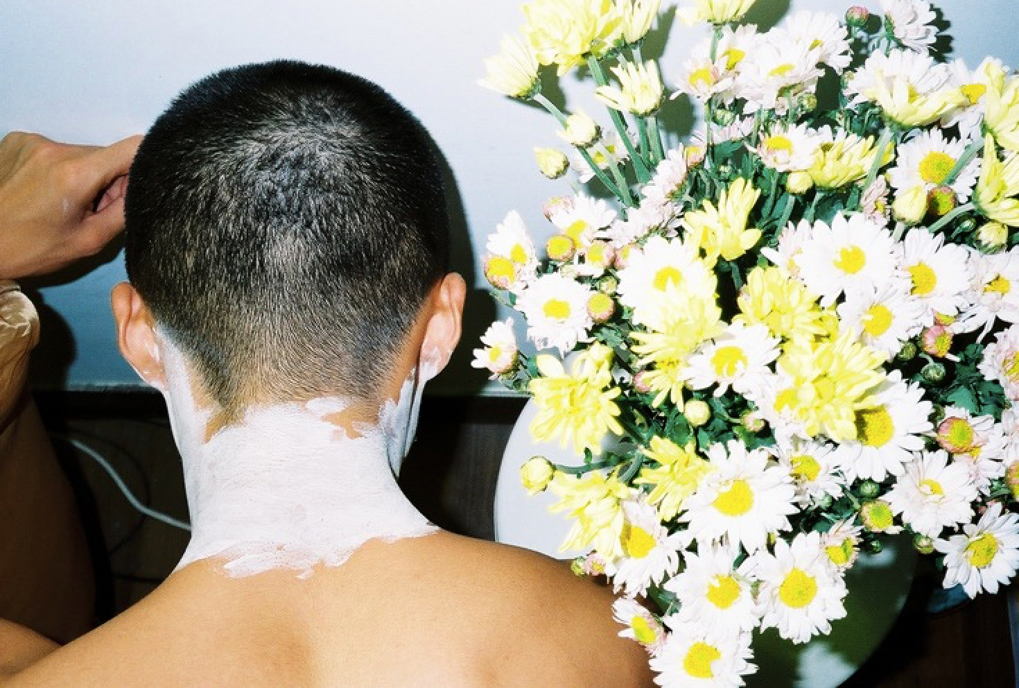 UNTITLED (WHITE NECK AND FLOWER) / LIN ZHIPENG (AKA NO.223 
